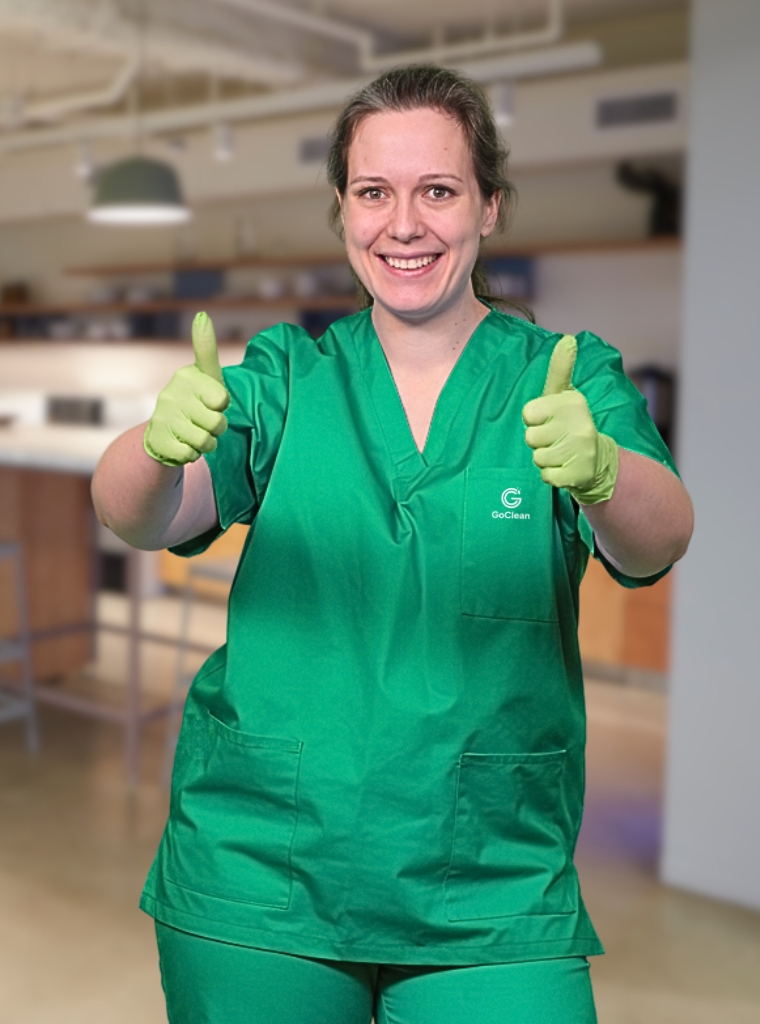 Eine Mitarbeiterin der GoClean Unterhaltsreinigung München mit 2 Daumen hoch